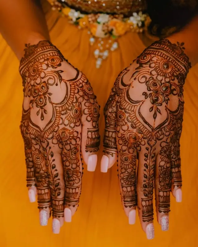 Henné — Mehendi by Kajal à Paris — Desi Corner
