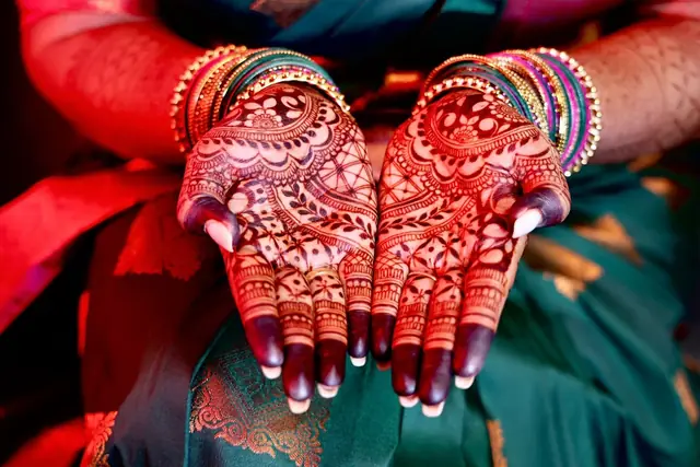 Henné — Mehendi by Kajal à Paris — Desi Corner