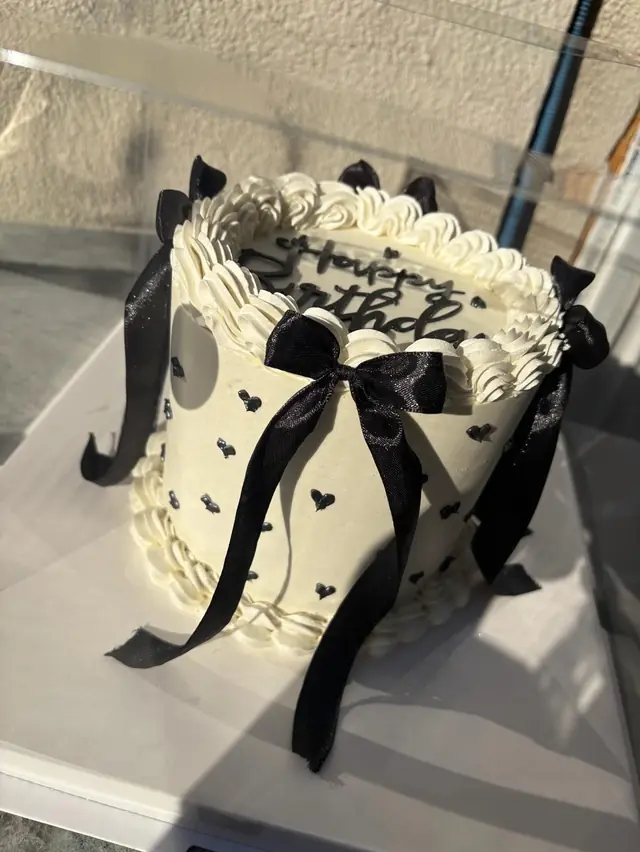 Cake / Pâtisserie — Cake Diamant à Drancy — Desi Corner