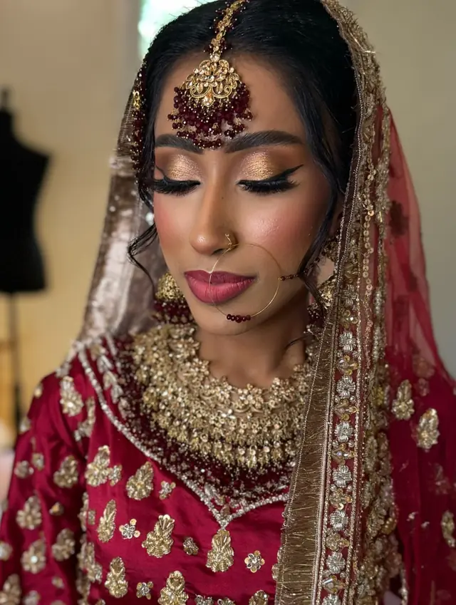 Hair & Makeup — Hina Makeup à Lamorlaye — Desi Corner