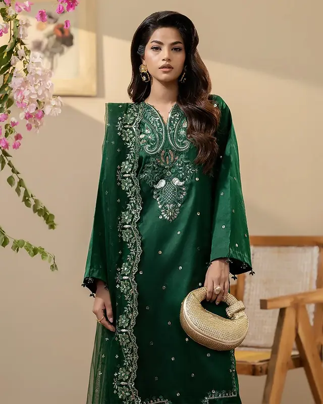 Prêt à porter — Tasneem Couture Beauté à Pantin — Desi Corner