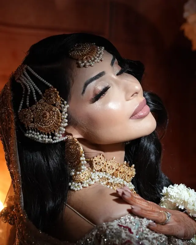 Hair & Makeup — Glam By Sham à Pontault-Combault — Desi Corner