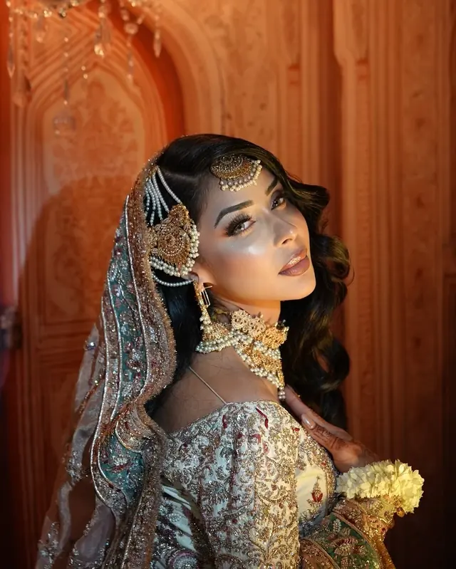 Hair & Makeup — Glam By Sham à Pontault-Combault — Desi Corner