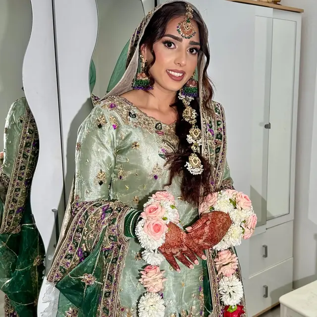 Hair & Makeup — Glam By Sham à Pontault-Combault — Desi Corner