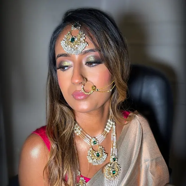 Hair & Makeup — Saimak Artist à Limay — Desi Corner