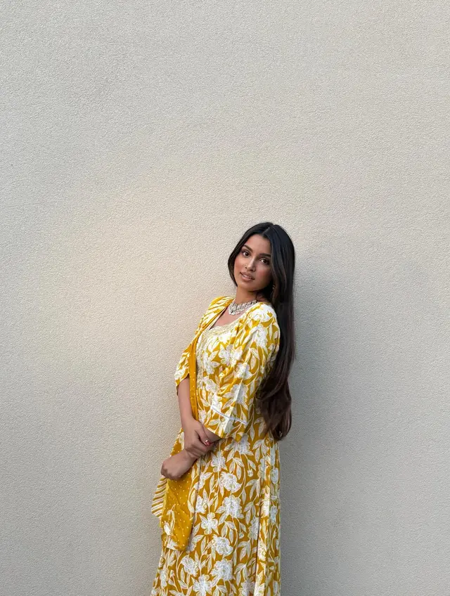 Prêt à porter — Aayat Ke Collection à Paris — Desi Corner