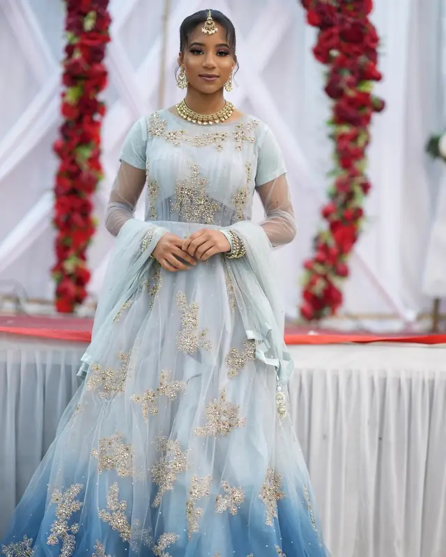 Prêt à porter — Aayat Ke Collection à Paris — Desi Corner