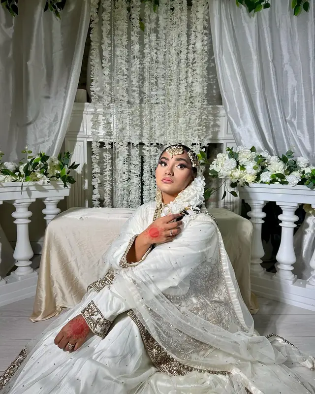 Hair & Makeup — Glam By Sham à Pontault-Combault — Desi Corner