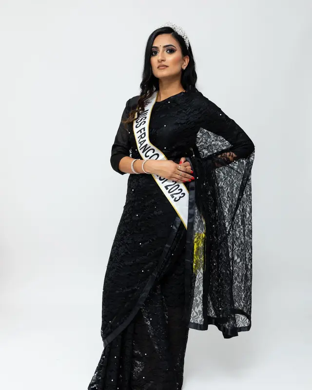 Prêt à porter — Aayat Ke Collection à Paris — Desi Corner