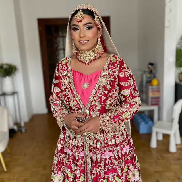 Hair & Makeup — Mak Beauty Artist à Paris — Desi Corner