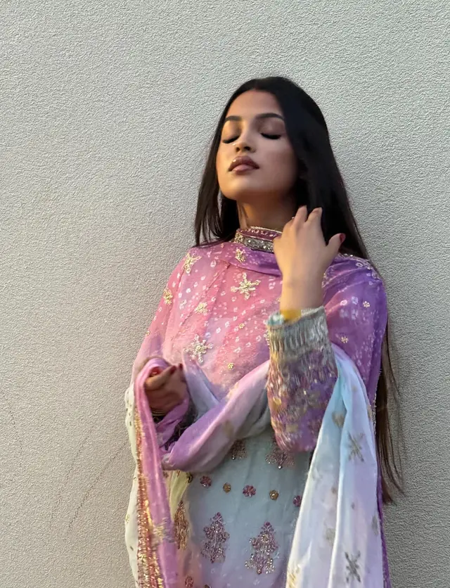 Prêt à porter — Aayat Ke Collection à Paris — Desi Corner