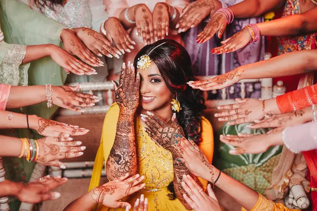 Hair & Makeup — Riiya Makeup à Paris — Desi Corner