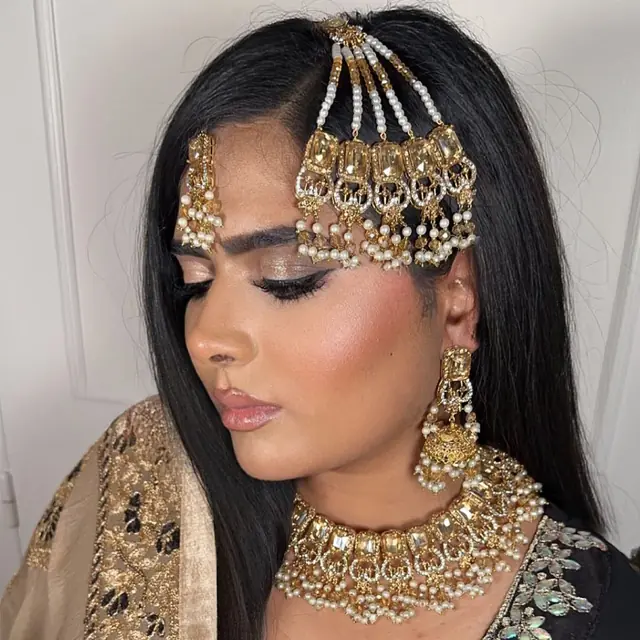 Hair & Makeup — Saimak Artist à Limay — Desi Corner