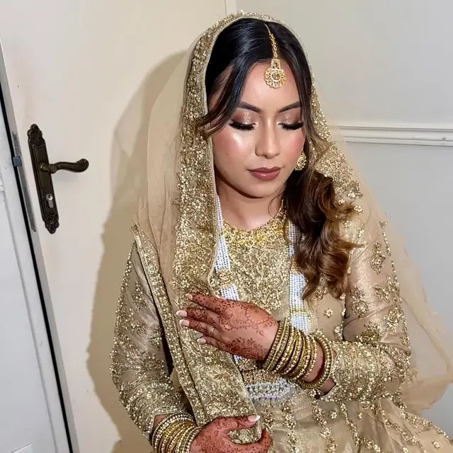 Hair & Makeup — Glam By Sham à Pontault-Combault — Desi Corner