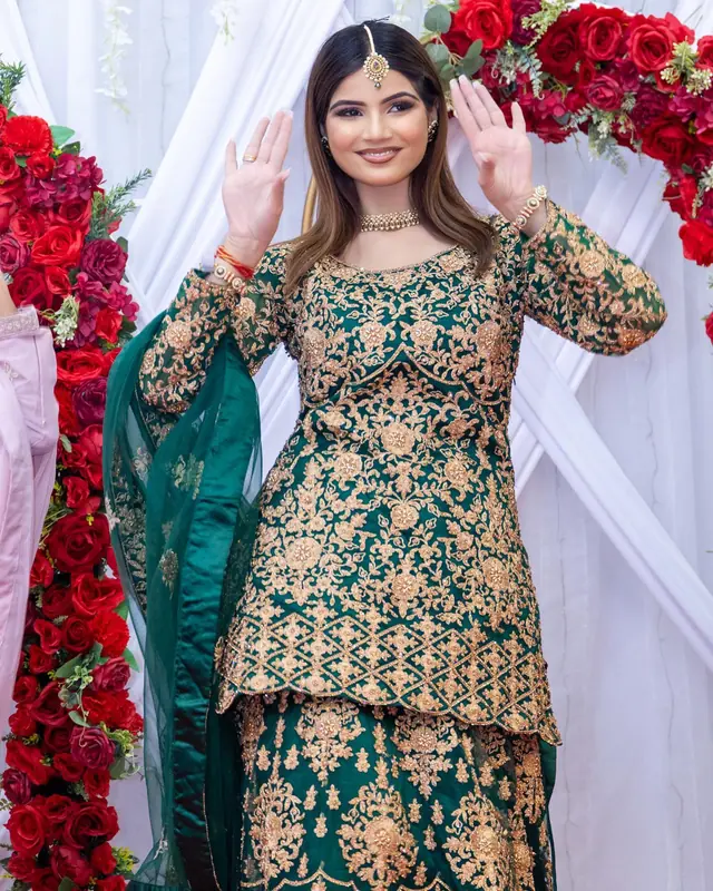 Prêt à porter — Aayat Ke Collection à Paris — Desi Corner