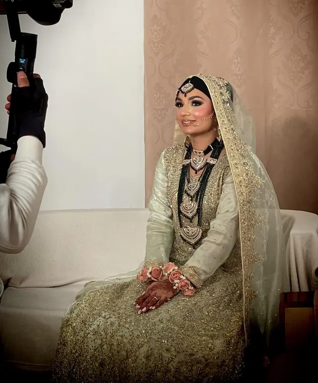 Hair & Makeup — Mak Beauty Artist à Paris — Desi Corner