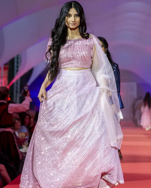 Prêt à porter — Aayat Ke Collection à Paris — Desi Corner