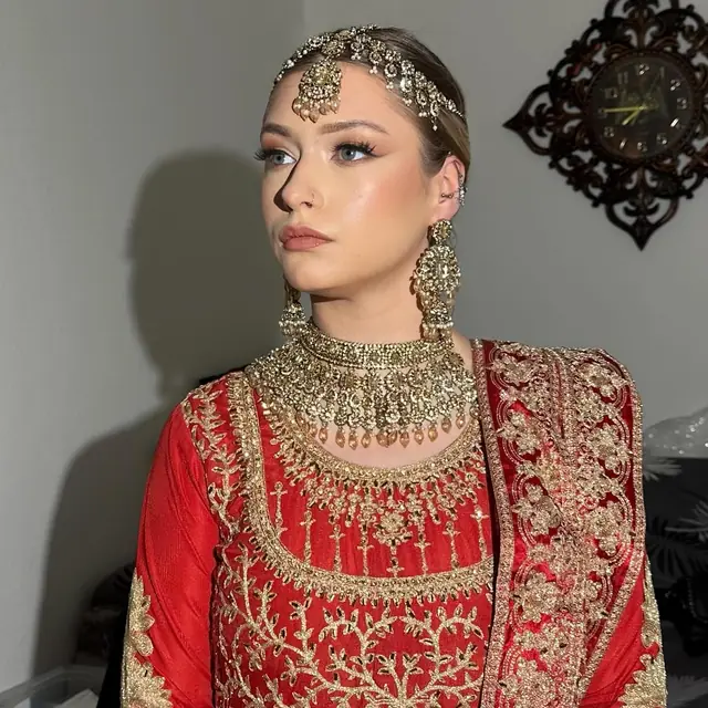 Hair & Makeup — Glam By Sham à Pontault-Combault — Desi Corner