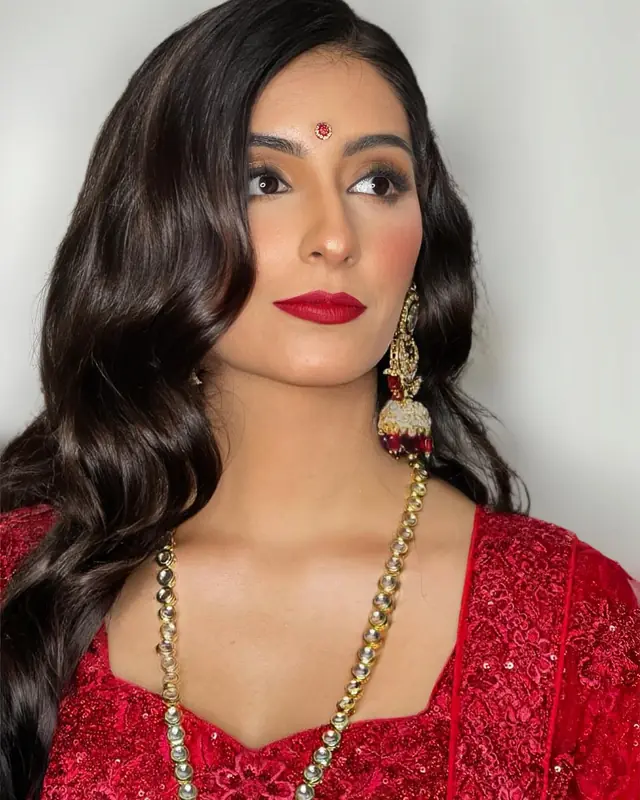 Hair & Makeup — Mak Beauty Artist à Paris — Desi Corner