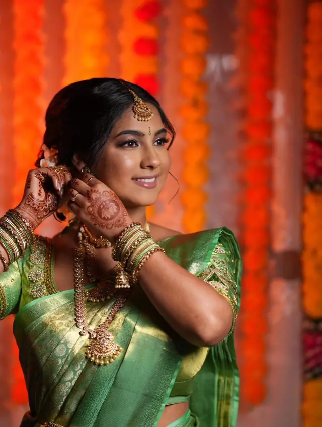 Hair & Makeup — Riiya Makeup à Paris — Desi Corner