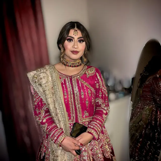 Hair & Makeup — Mak Beauty Artist à Paris — Desi Corner