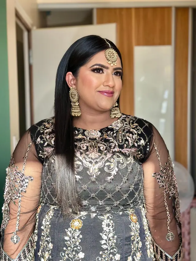 Hair & Makeup — Glam By Sham à Pontault-Combault — Desi Corner