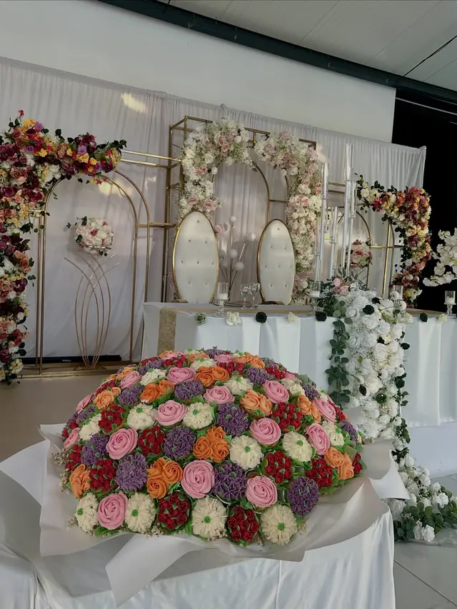 Cake / Pâtisserie — Cupcakes Fleuris à Franconville — Desi Corner