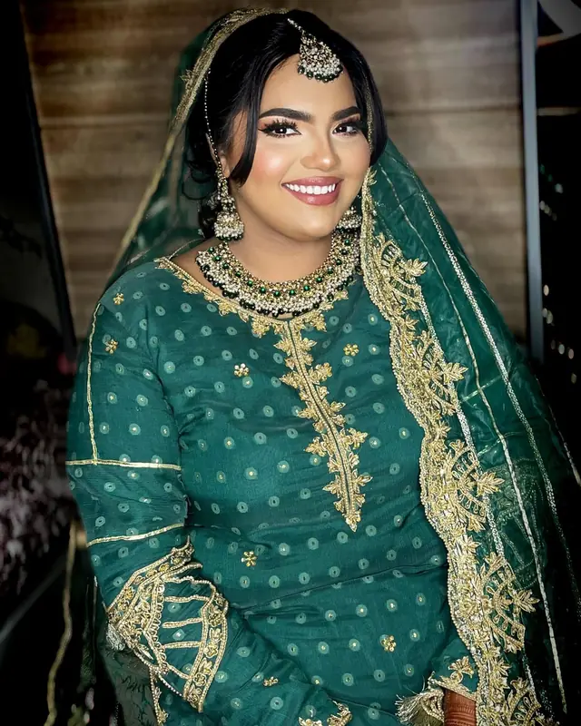 Hair & Makeup — Mak Beauty Artist à Paris — Desi Corner