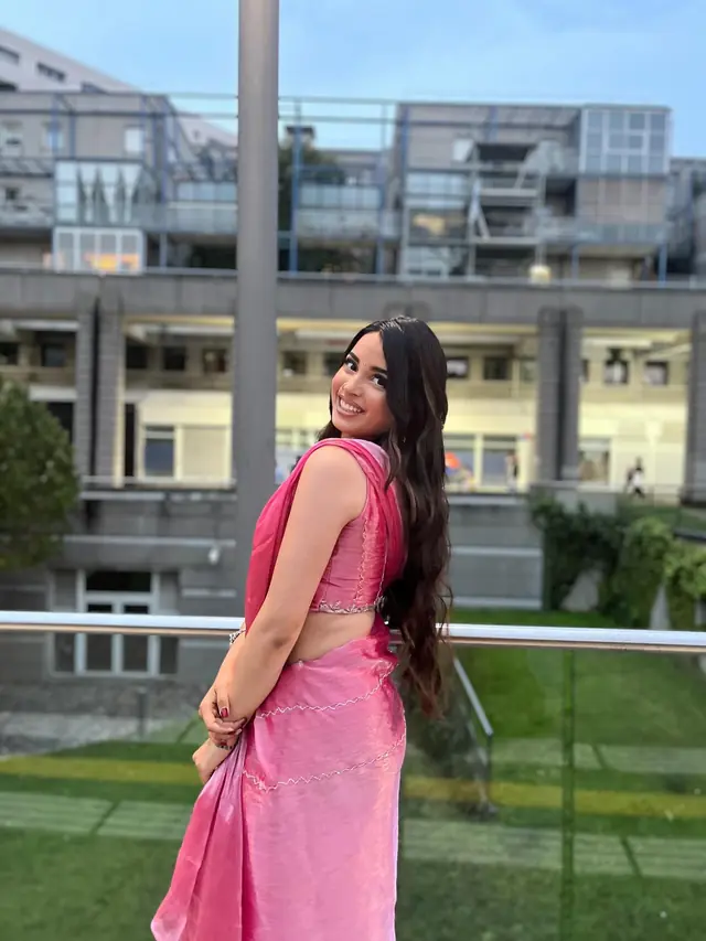 Prêt à porter — Aayat Ke Collection à Paris — Desi Corner