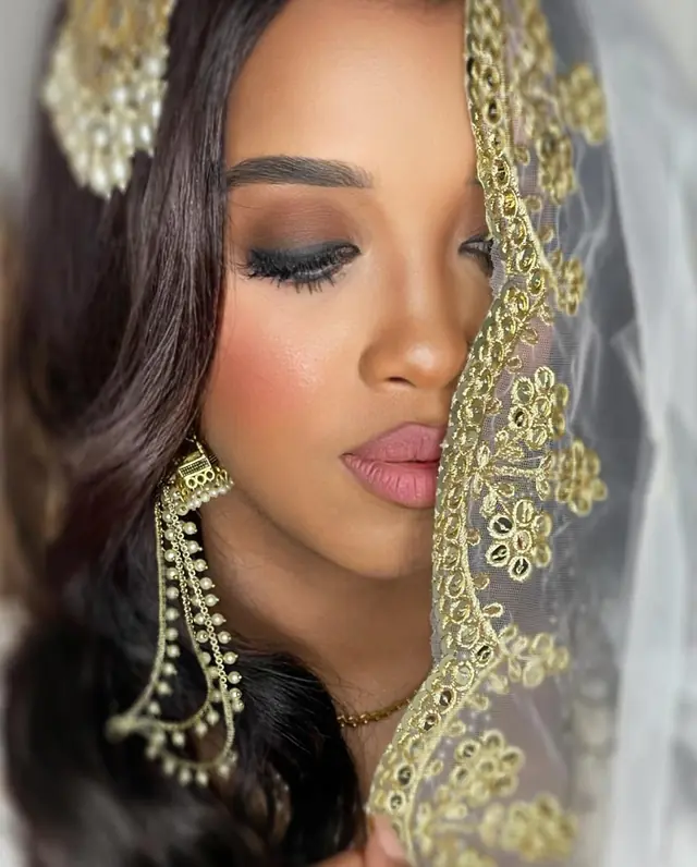 Hair & Makeup — Mak Beauty Artist à Paris — Desi Corner