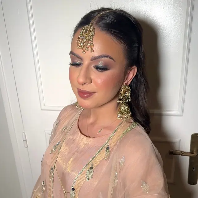 Hair & Makeup — Saimak Artist à Limay — Desi Corner
