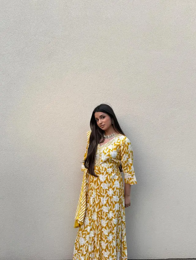 Prêt à porter — Aayat Ke Collection à Paris — Desi Corner