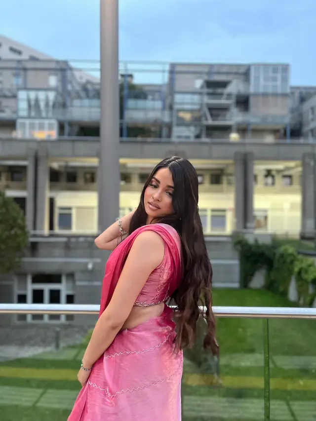 Prêt à porter — Aayat Ke Collection à Paris — Desi Corner