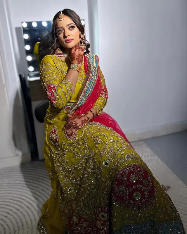 Hair & Makeup — Glam By Sham à Pontault-Combault — Desi Corner