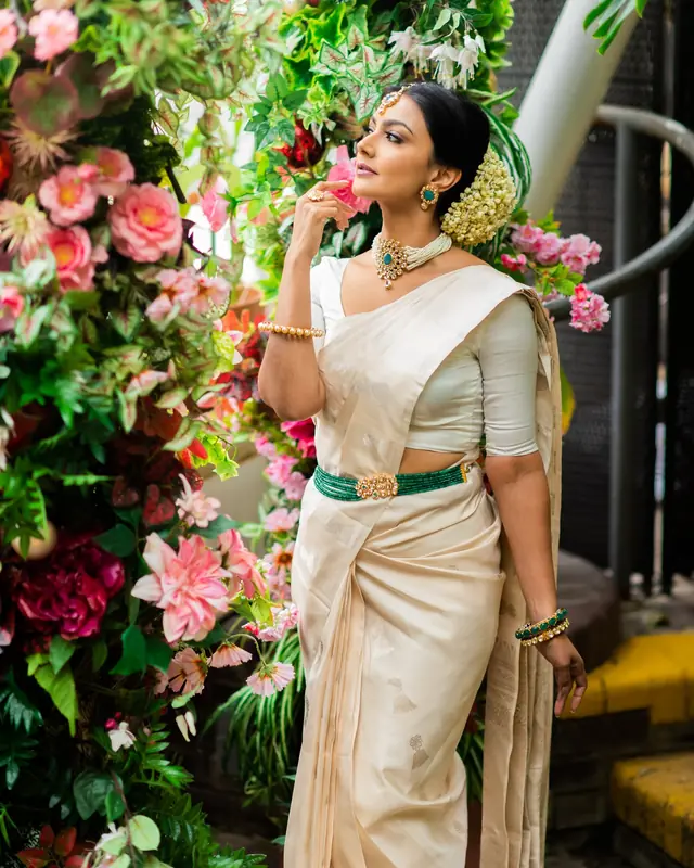 Hair & Makeup — Madusha à Paris — Desi Corner