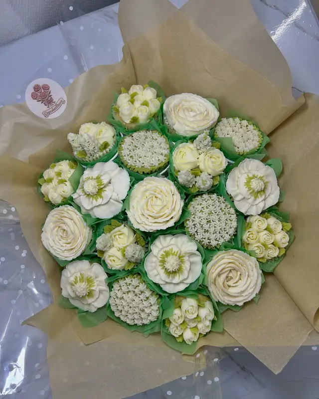 Cake / Pâtisserie — Cupcakes Fleuris à Franconville — Desi Corner