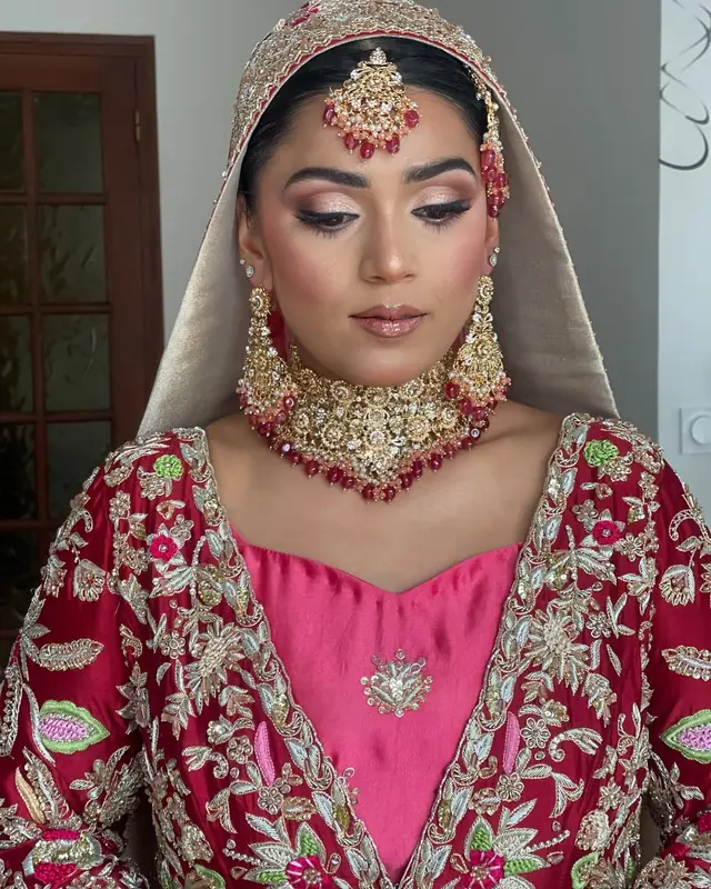 Hair & Makeup — Mak Beauty Artist à Paris — Desi Corner