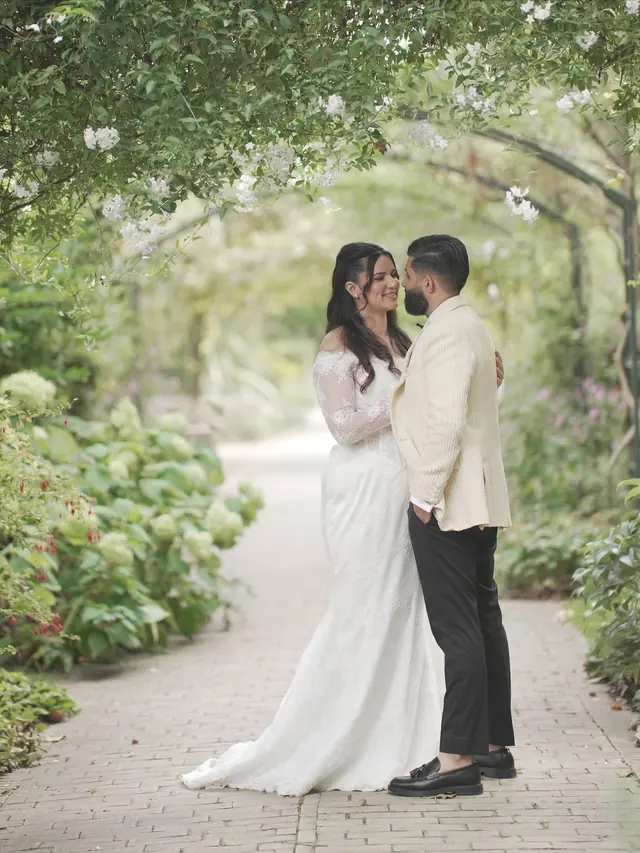 Photo & Vidéo — Aman Kandola TV à Drancy — Desi Corner