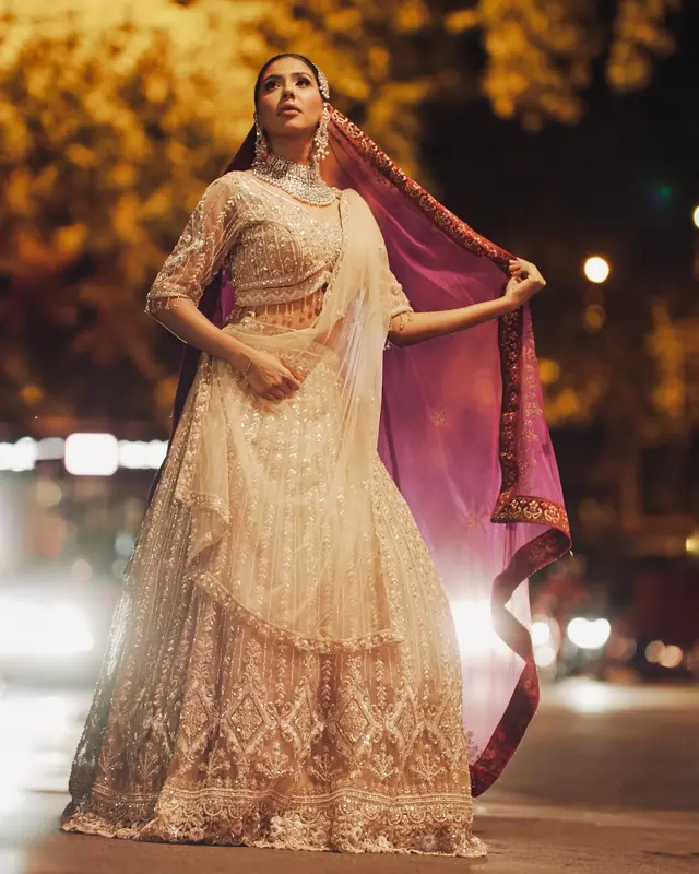 Prêt à porter — Aayat Ke Collection à Paris — Desi Corner