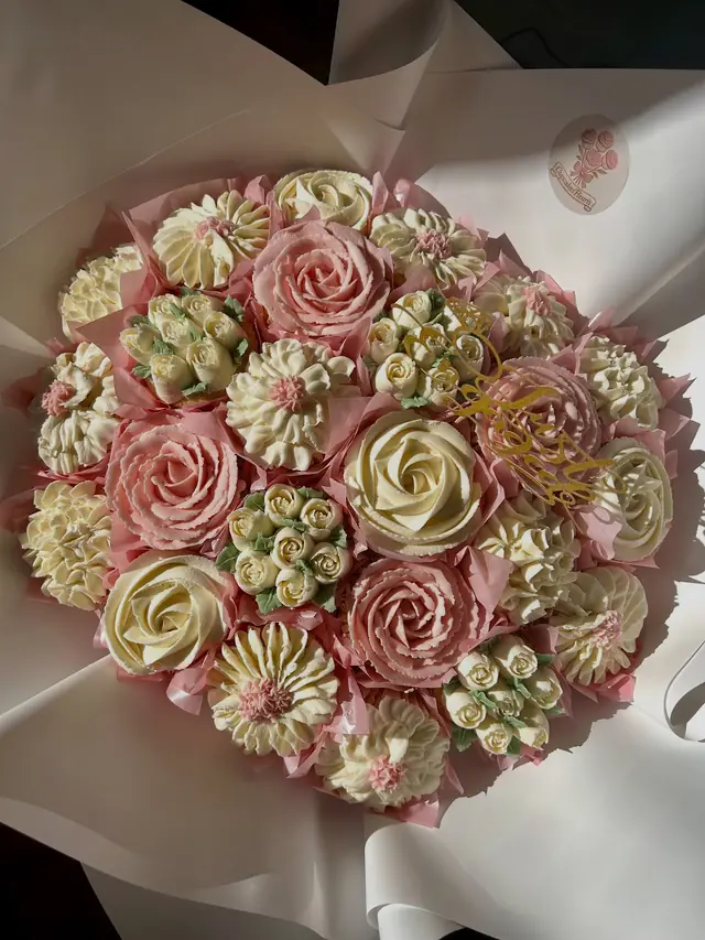 Cake / Pâtisserie — Cupcakes Fleuris à Franconville — Desi Corner