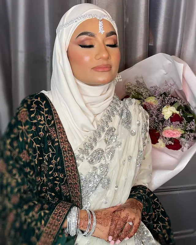 Hair & Makeup — Mak Beauty Artist à Paris — Desi Corner