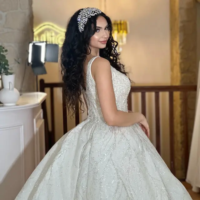 Hair & Makeup — Glam By Sham à Pontault-Combault — Desi Corner