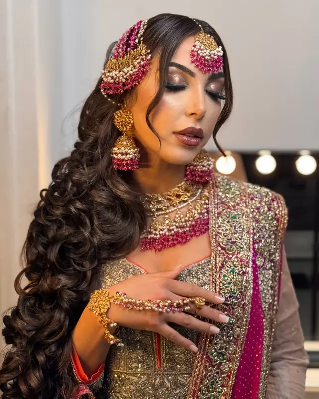 Hair & Makeup — Glam By Sham à Pontault-Combault — Desi Corner