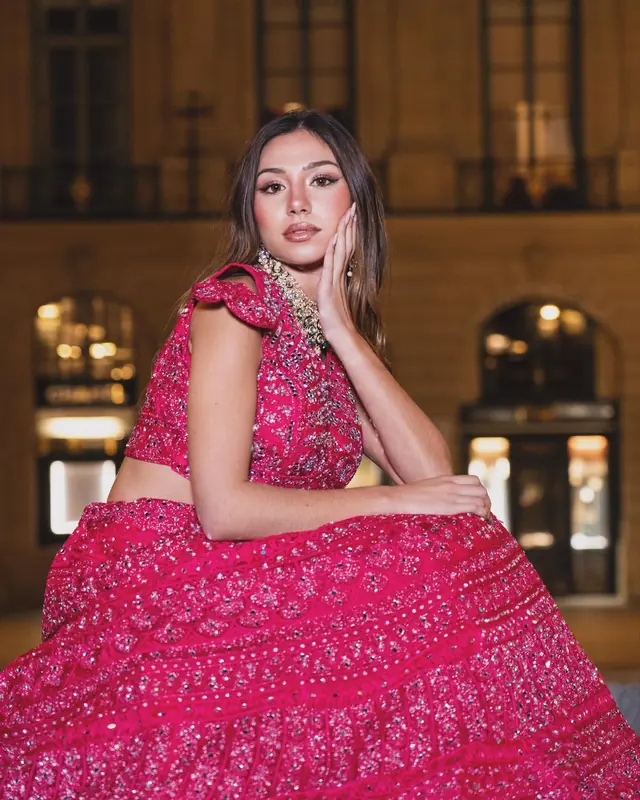 Prêt à porter — Aayat Ke Collection à Paris — Desi Corner