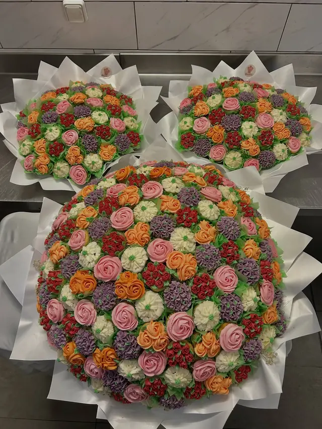 Cake / Pâtisserie — Cupcakes Fleuris à Franconville — Desi Corner