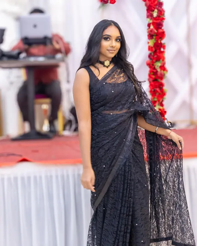 Prêt à porter — Aayat Ke Collection à Paris — Desi Corner