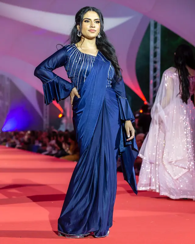 Prêt à porter — Aayat Ke Collection à Paris — Desi Corner