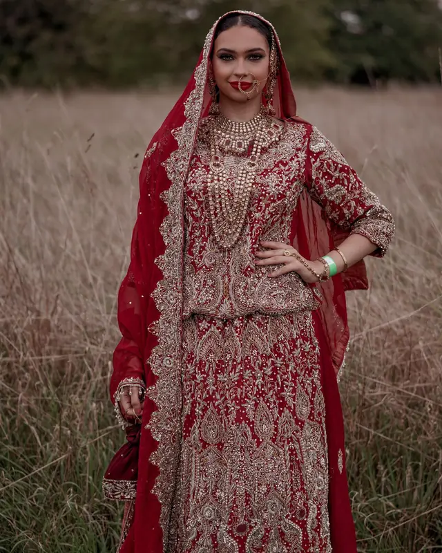 Prêt à porter — Aayat Ke Collection à Paris — Desi Corner