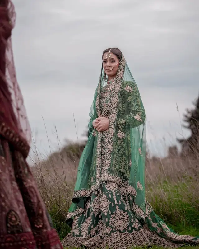 Prêt à porter — Aayat Ke Collection à Paris — Desi Corner