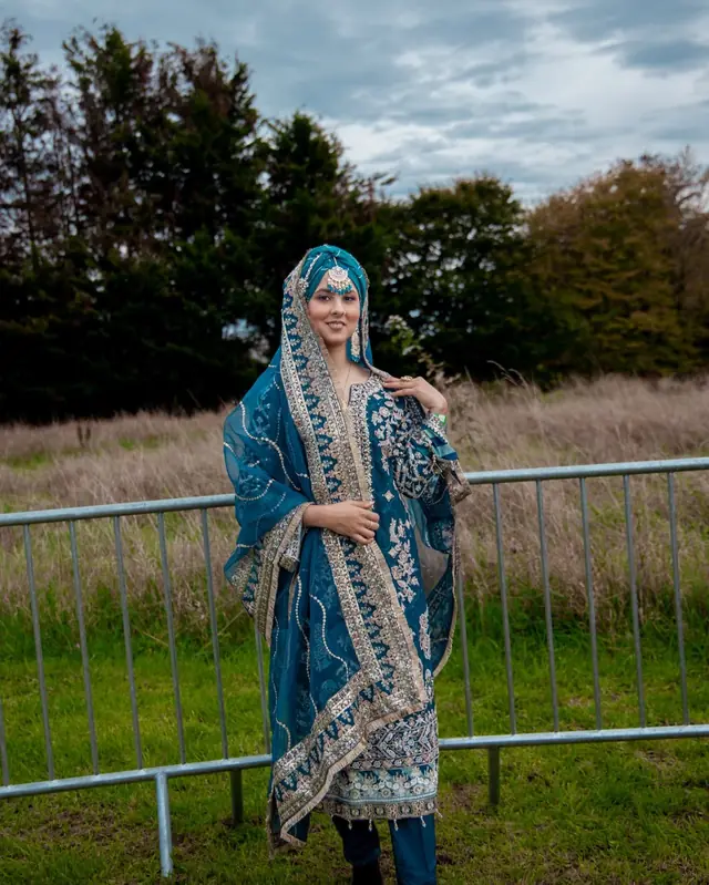 Prêt à porter — Aayat Ke Collection à Paris — Desi Corner